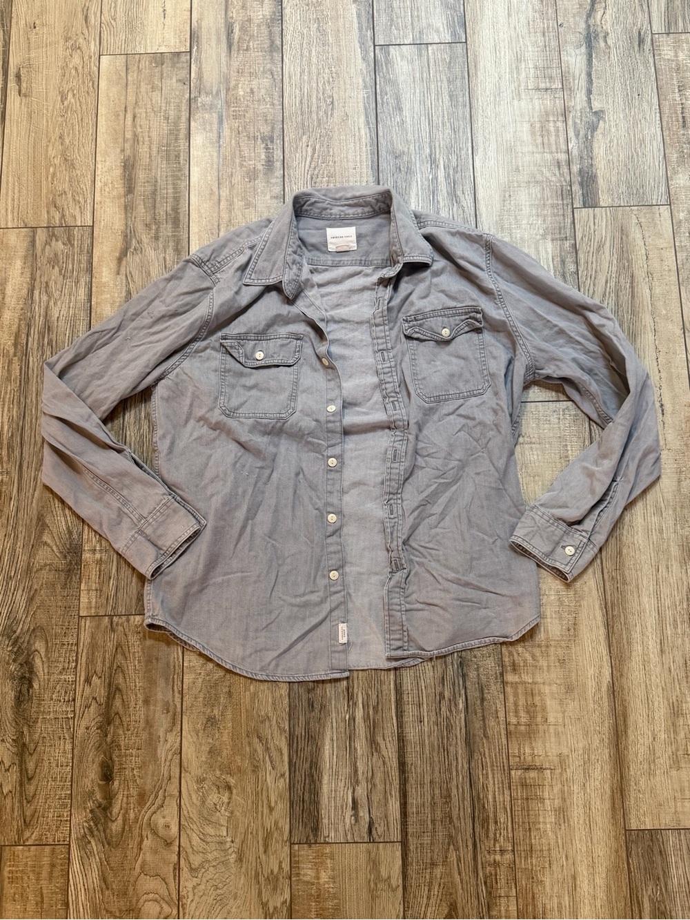 American Eagle Outfitters Men's Light Gray Button-Down Shirt